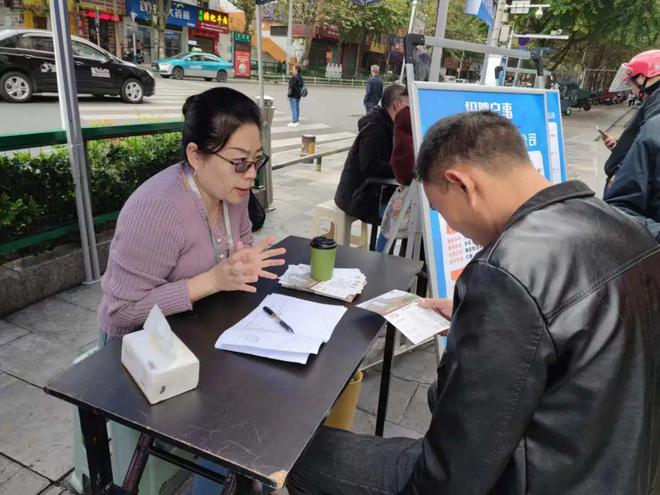 围观！安顺国贸广场举办了一场东西部协作招聘会(图4)